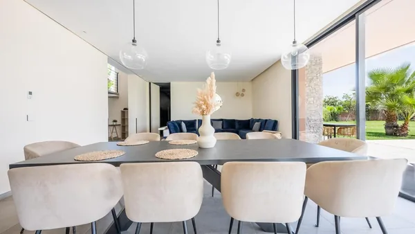 Villa Helena dining area