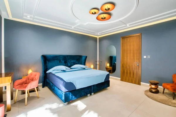 Villa Jordana blue bedroom with sculptural ceiling